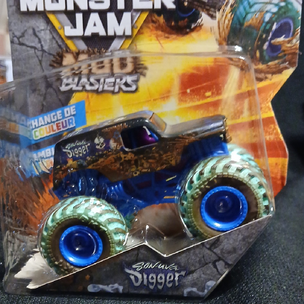 Son-uva Digger Monster Jam Truck -color Change Mud Blasters